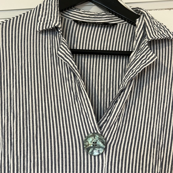 Zara Dress, small white & grey stripe, faux front buttons, pockets, tie waist - Picture 2 of 6